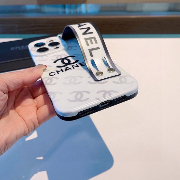 CHANEL wristband phone case - Image 4