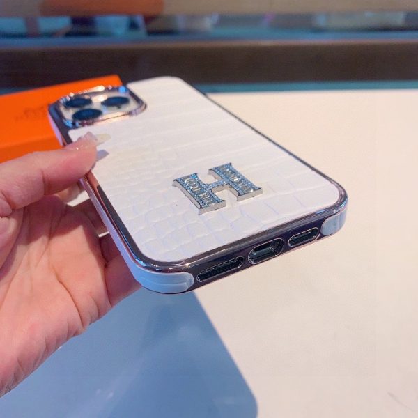 HERMES crocodile pattern H white phone case - Image 2