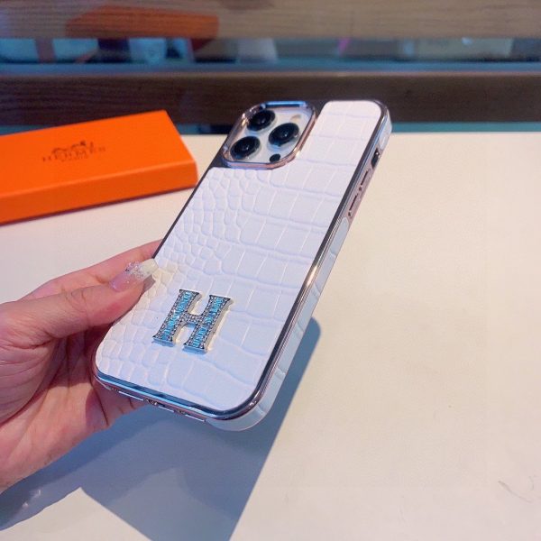 HERMES crocodile pattern H white phone case - Image 3